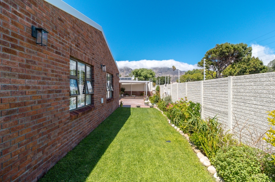 4 Bedroom Property for Sale in Kirstenhof Western Cape